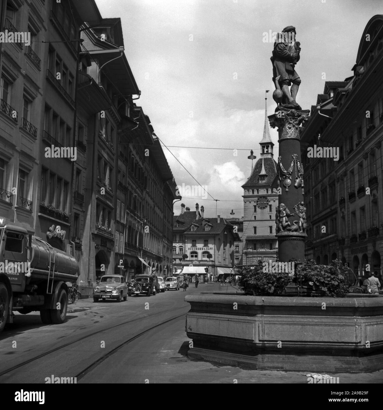 Pfeiferbrunnen fontaine à la vieille ville de Berne, Suisse, 1950. Banque D'Images