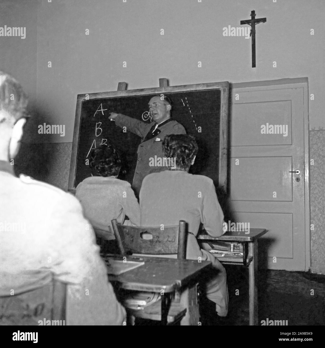 Dans une classe de biologie de l'école à la Bavière, Allemagne 1958 Banque D'Images