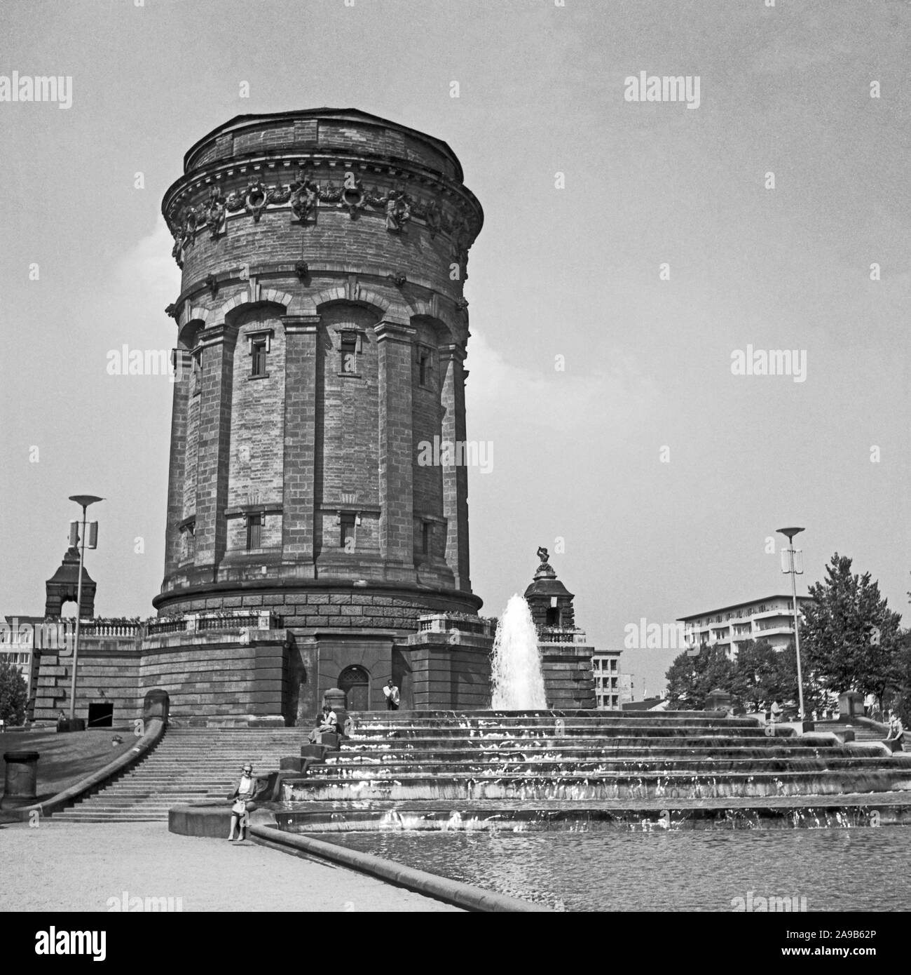 Mannheim Water Tower, Allemagne 1957 Banque D'Images