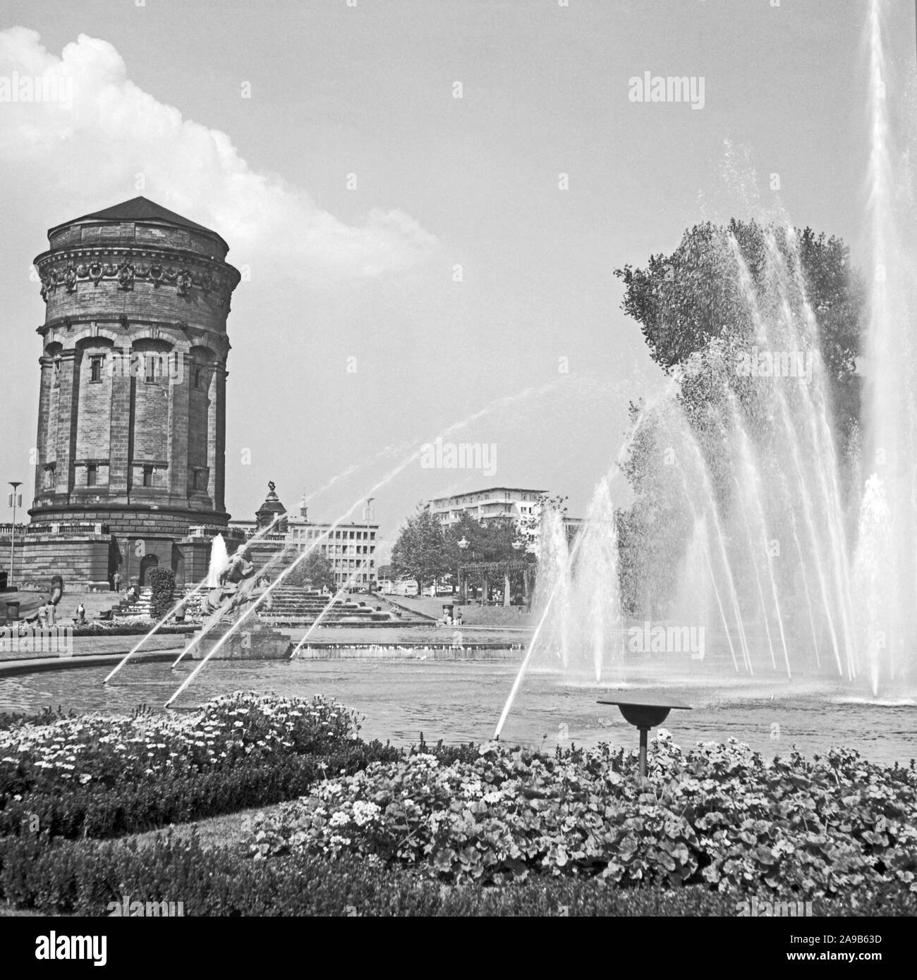 Mannheim Water Tower, Allemagne 1957 Banque D'Images