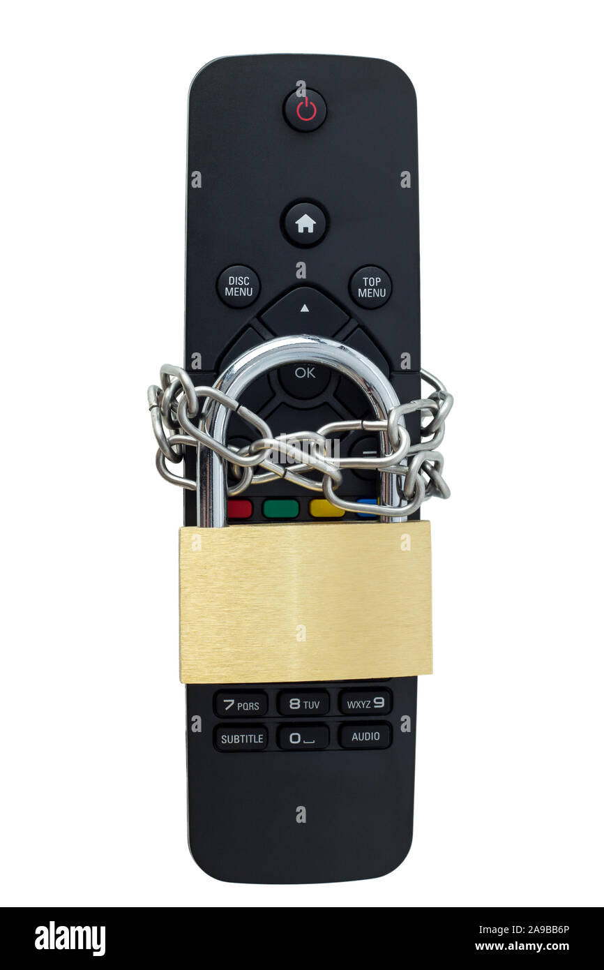 Close-up d'un verrou métallique relié à une télécommande, isolé sur fond blanc. Banque D'Images