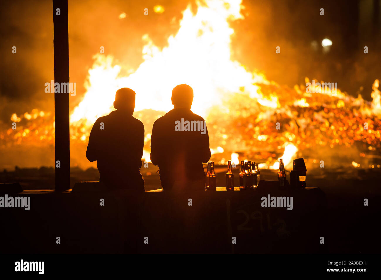 12.07.2019, Belfast, Irlande du Nord, Royaume-Uni - Feu sur la fête des Orangistes, un Protestant fête annuelle commémorant la bataille de Boyne. À Banque D'Images