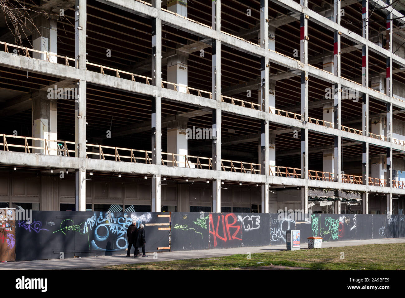 11.03.2018, Berlin, Berlin, Allemagne - squelette en béton de l'ancien grand magasin vidé à la gare Ostbahnhof dans Lange Strasse à Berlin-Friedrichshain. Banque D'Images
