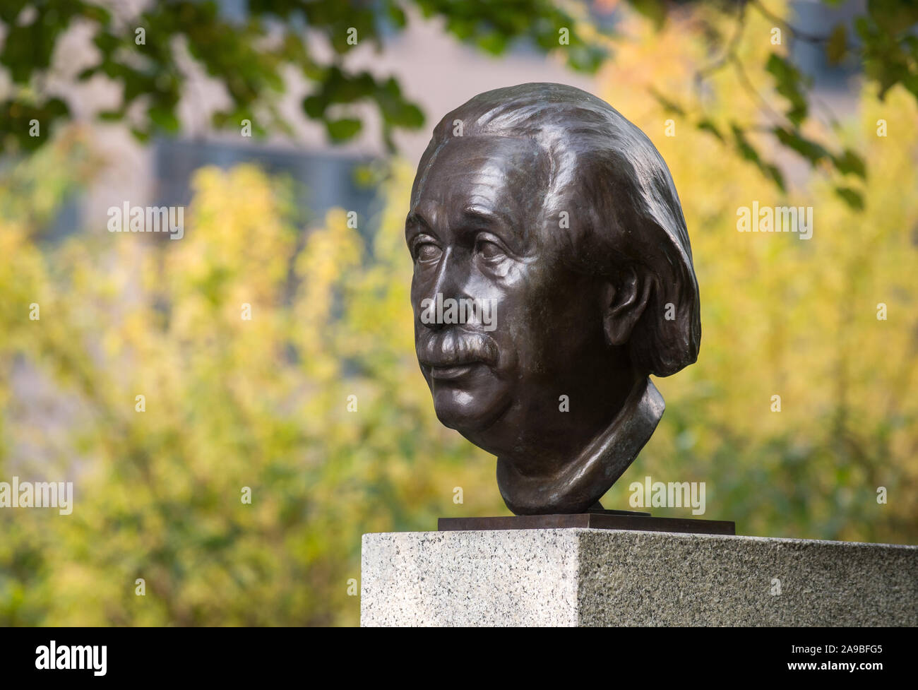 18.10.2018, Berlin, Allemagne - Buste d'Albert Einstein dans la rue du Souvenir à Berlin-Moabit. 0CE181018D001CAROEX.JPG [communiqué de modèle : N'EST PAS APP Banque D'Images