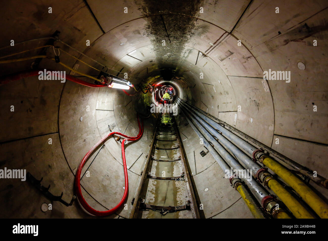 20.11.2014, Bottrop, Rhénanie du Nord-Westphalie, Allemagne - conversion Emscher, nouvelle construction de l'Emscher, tunnel d'égout AKE tuebbing la conduite au niveau de l'arbre Banque D'Images