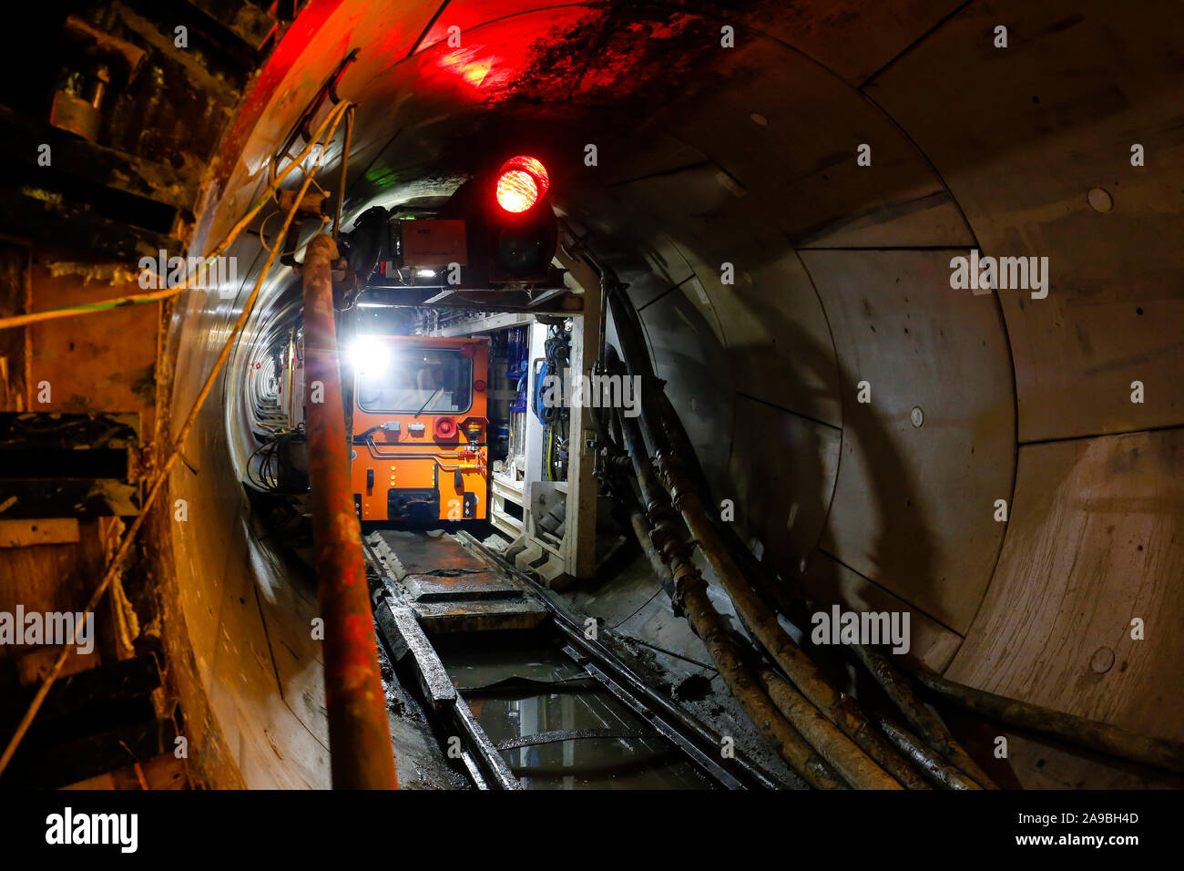 20.11.2014, Bottrop, Rhénanie du Nord-Westphalie, Allemagne - conversion Emscher, nouvelle construction de l'Emscher, tunnel d'égout AKE tuebbing la conduite au niveau de l'arbre Banque D'Images