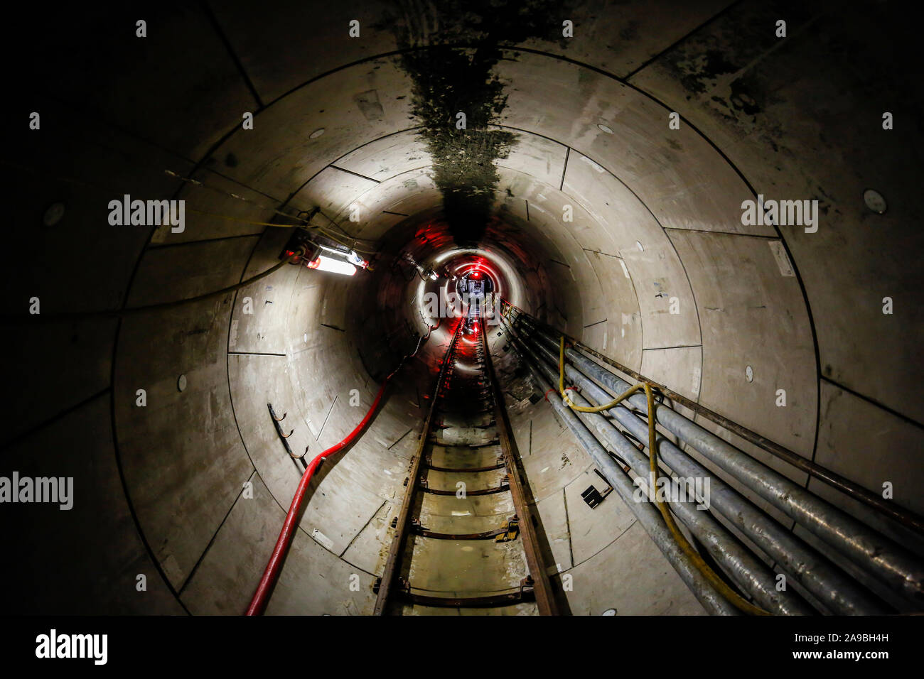 20.11.2014, Bottrop, Rhénanie du Nord-Westphalie, Allemagne - conversion Emscher, nouvelle construction de l'Emscher, tunnel d'égout AKE tuebbing la conduite au niveau de l'arbre Banque D'Images