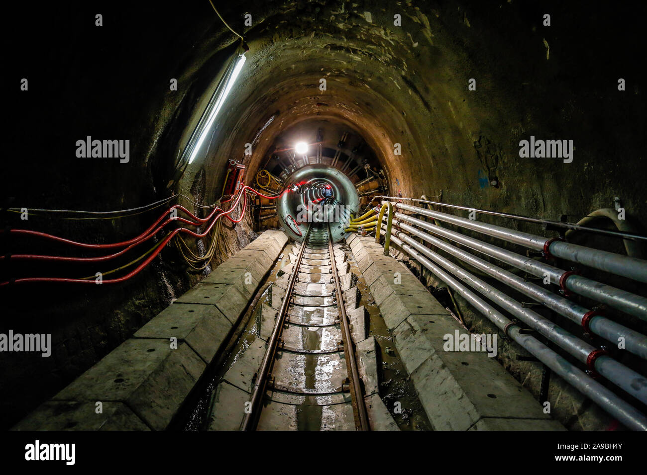 20.11.2014, Bottrop, Rhénanie du Nord-Westphalie, Allemagne - conversion Emscher, nouvelle construction de l'Emscher, tunnel d'égout AKE tuebbing la conduite au niveau de l'arbre Banque D'Images