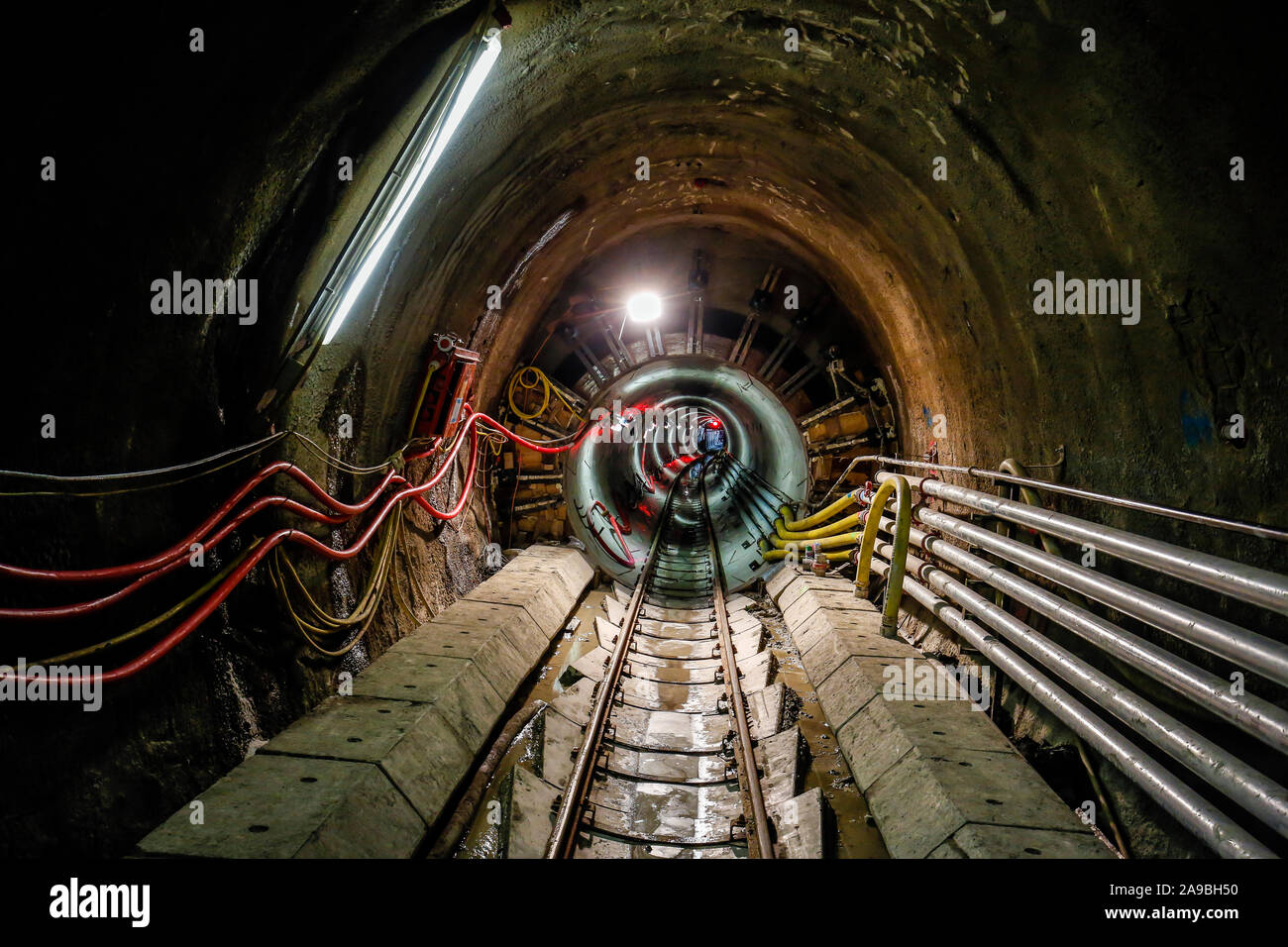 20.11.2014, Bottrop, Rhénanie du Nord-Westphalie, Allemagne - conversion Emscher, nouvelle construction de l'Emscher, tunnel d'égout AKE tuebbing la conduite au niveau de l'arbre Banque D'Images