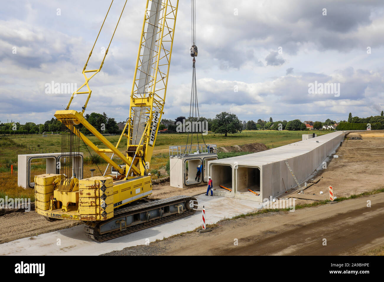 09.07.2019, Oberhausen, Rhénanie du Nord-Westphalie, Allemagne - conversion Emscher, nouvelle construction de l'égout Emscher AKE, ici dans l'Holtener Feld fra Banque D'Images