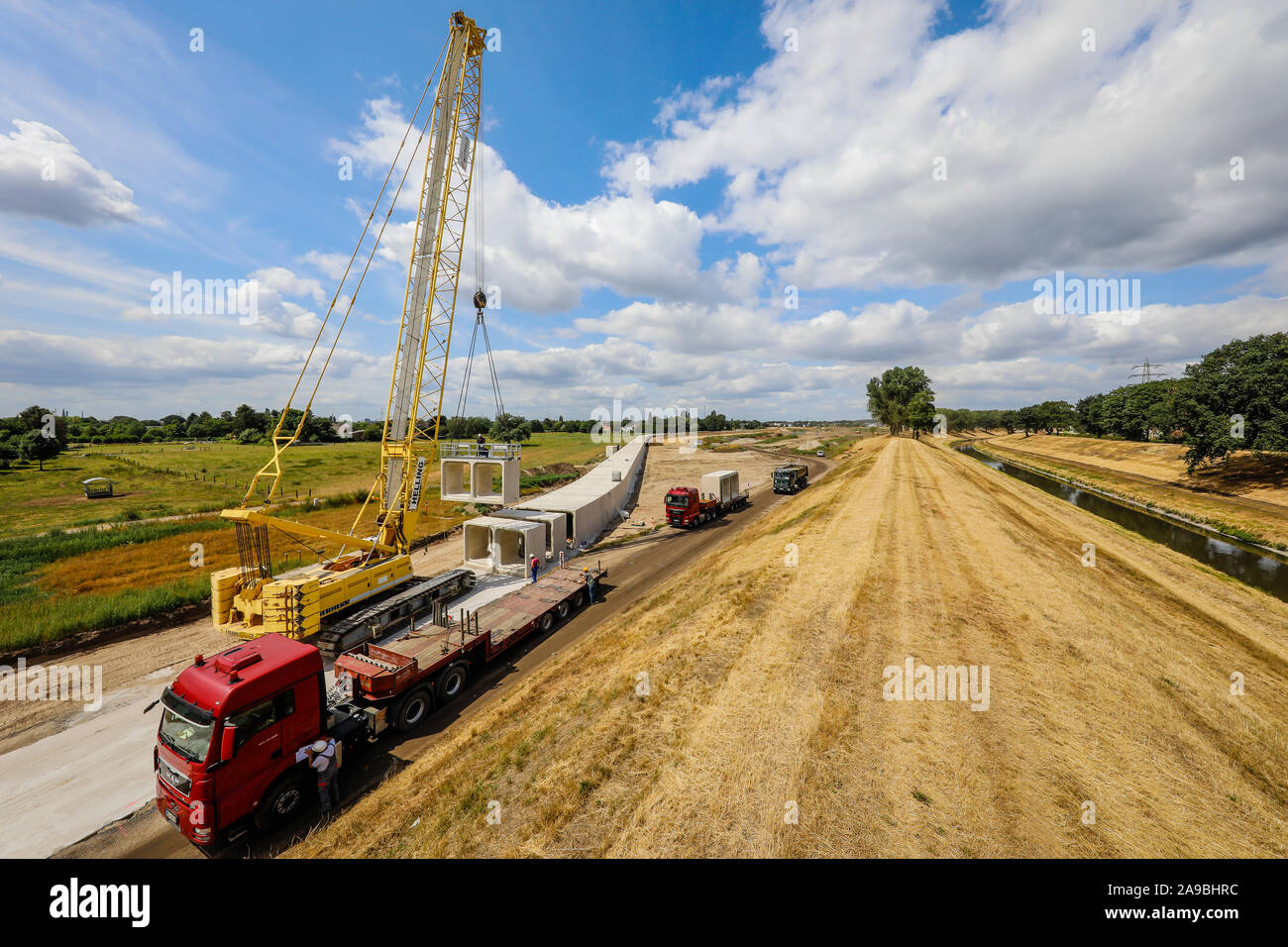 09.07.2019, Oberhausen, Rhénanie du Nord-Westphalie, Allemagne - conversion Emscher, nouvelle construction de l'égout Emscher AKE, ici dans l'Holtener Feld fra Banque D'Images