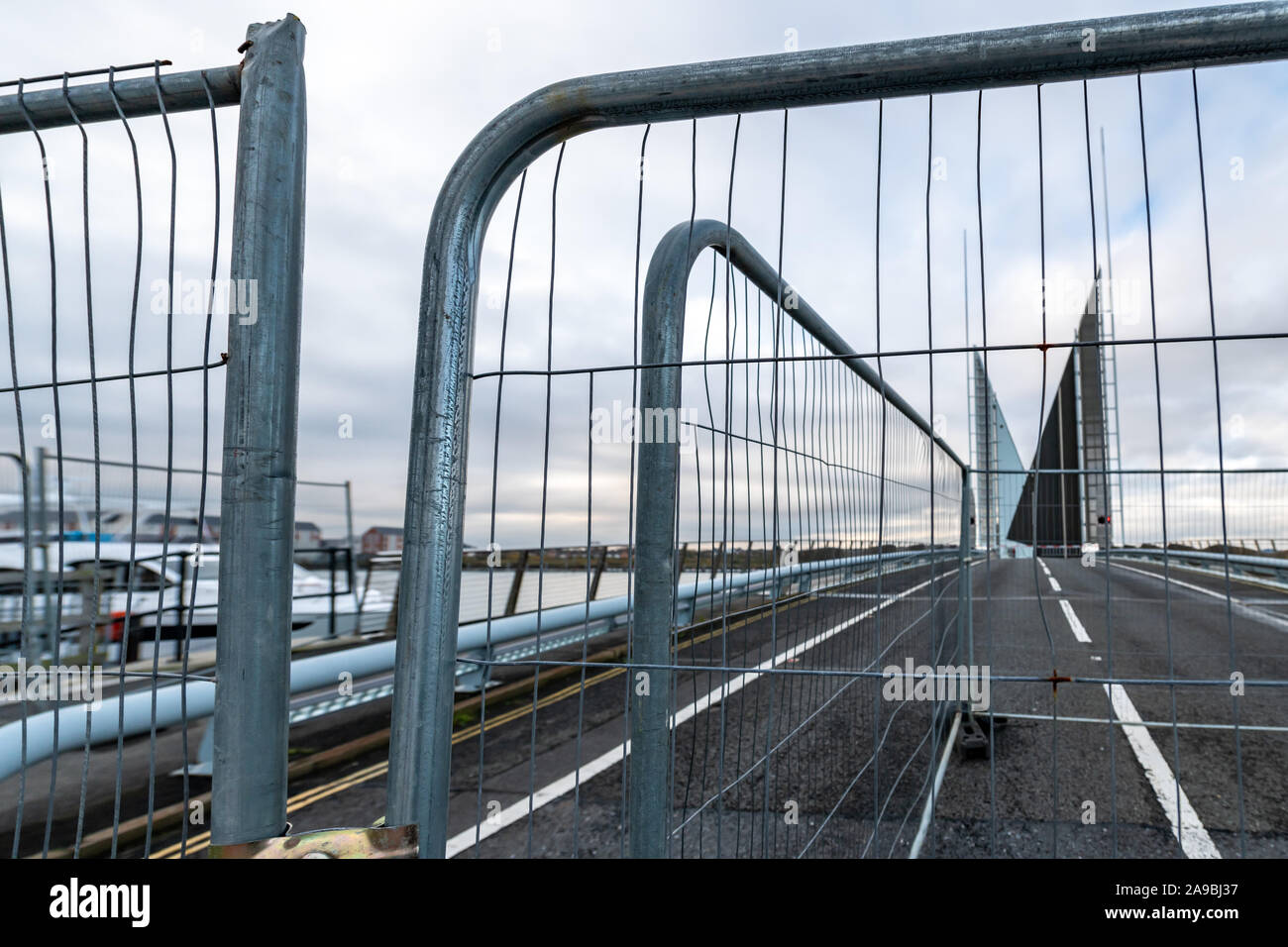 Poole, UK. Jeudi 14 Novembre 2019 : le Double Pont de voiles est bloquée en position ouverte à Poole, Dorset. Les travaux de réparation n'est pas dû avoir lieu jusqu'en décembre. Crédit : Thomas Faull/Alamy Live News Banque D'Images