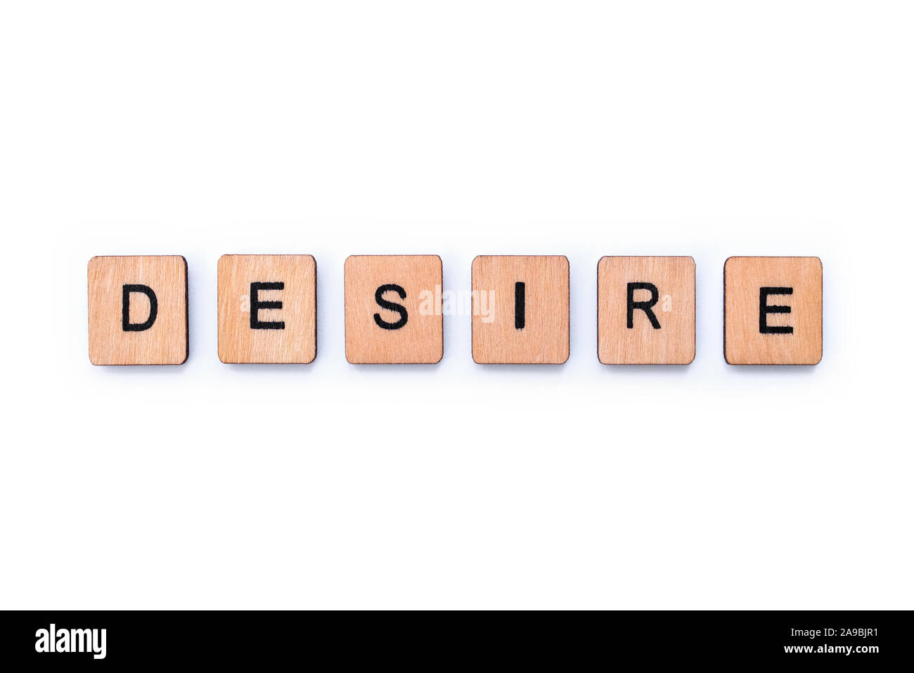 Le mot désir, de l'épeautre avec des lettres sur un fond blanc. Banque D'Images