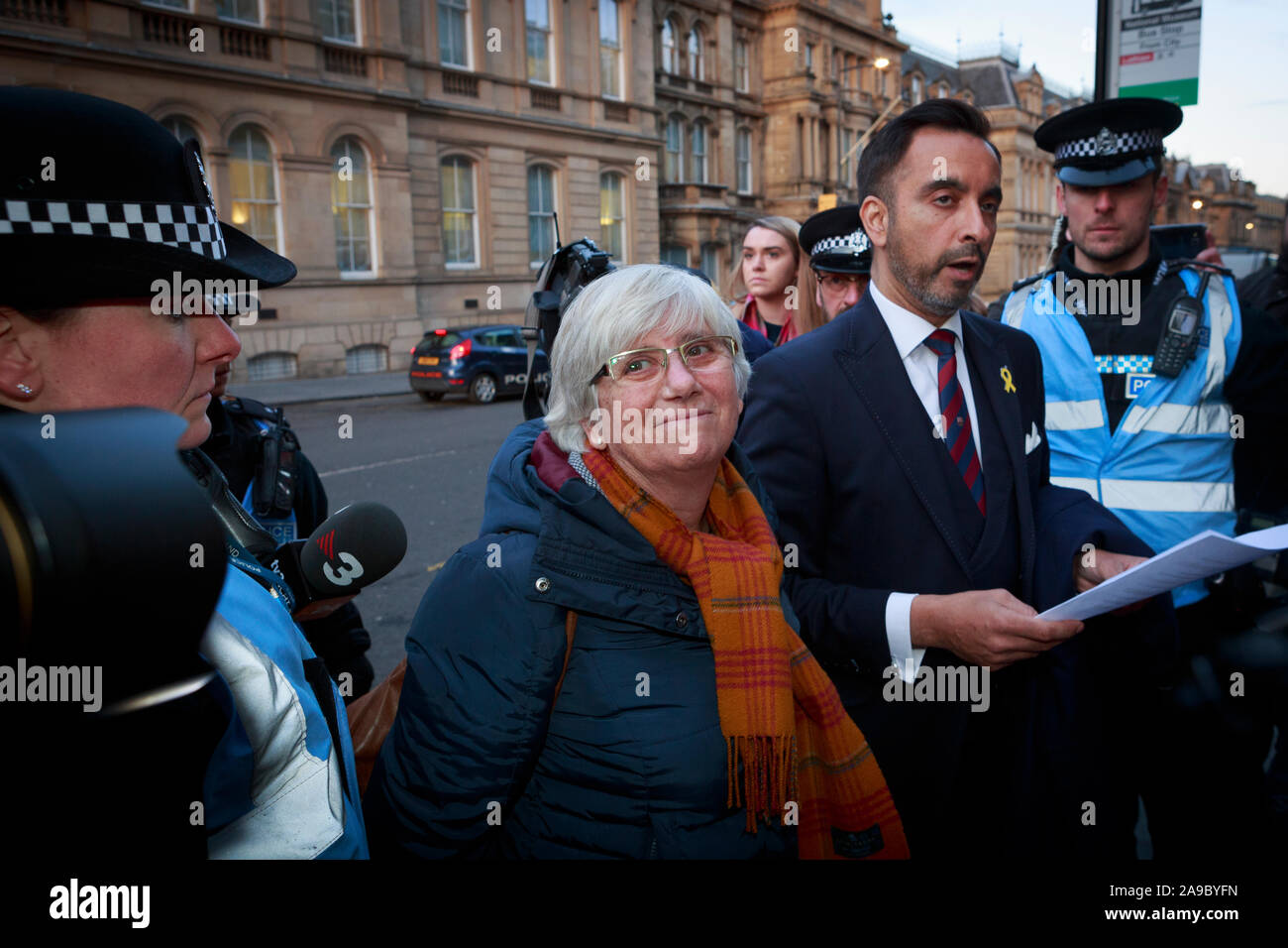 Edimbourg, Ecosse. 14 novembre. 2019. L'économiste espagnol Clara Ponsati en dehors d'Édimbourg Sheriff Court le 14 novembre 2019 à Édimbourg, en Écosse. Pako Mera/Alamy Live News Banque D'Images