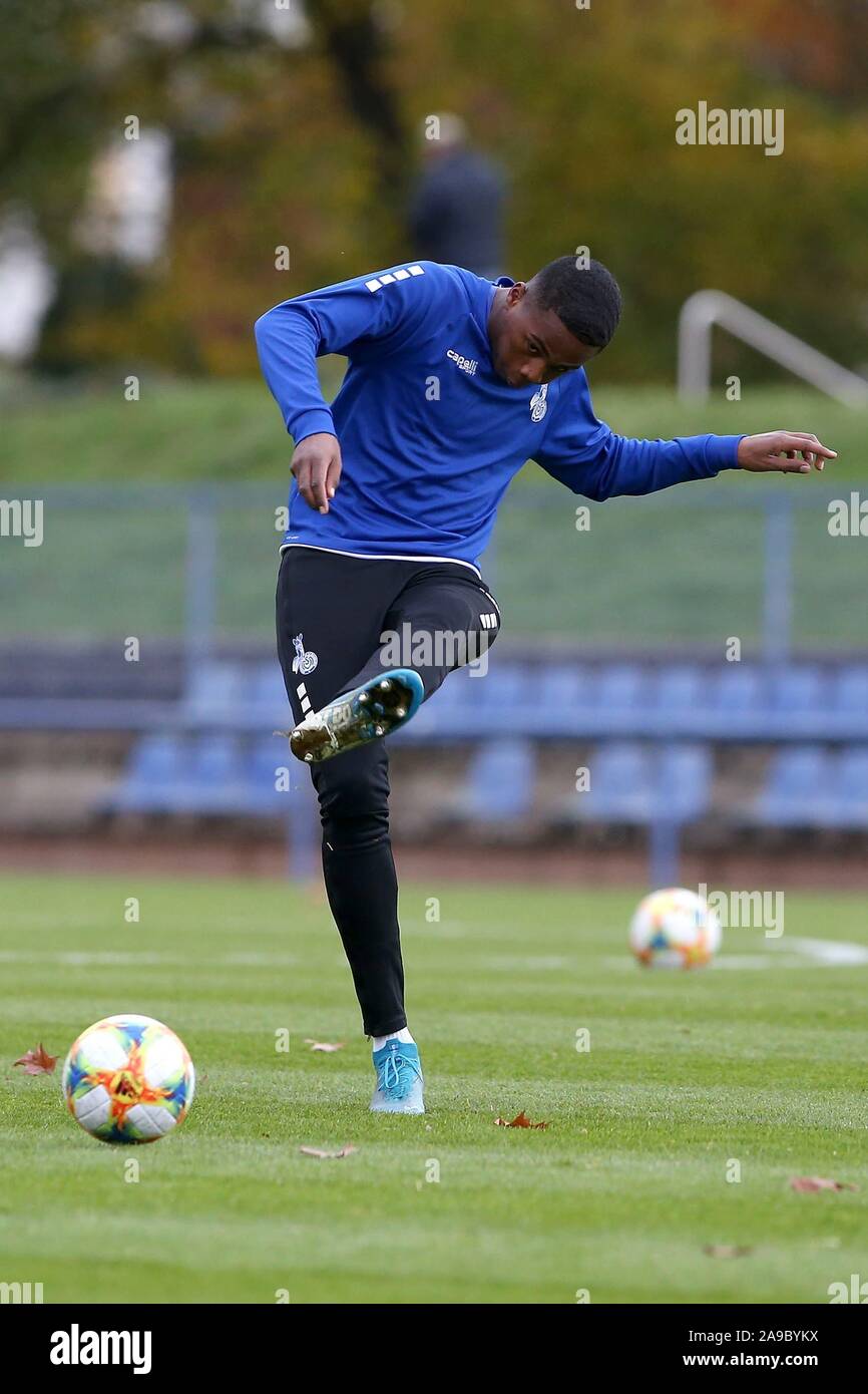 Duisburg, Allemagne. 14Th Nov, 2019. firo : 14.11.2019 Football, 3e ligue, la saison 2019/2020 MSV Duisburg - De Graafschap Doetinchem, TEST Folarin Williams (#  15, MSV Duisburg U19) action unique dans le monde de l'utilisation | Credit : dpa/Alamy Live News Banque D'Images