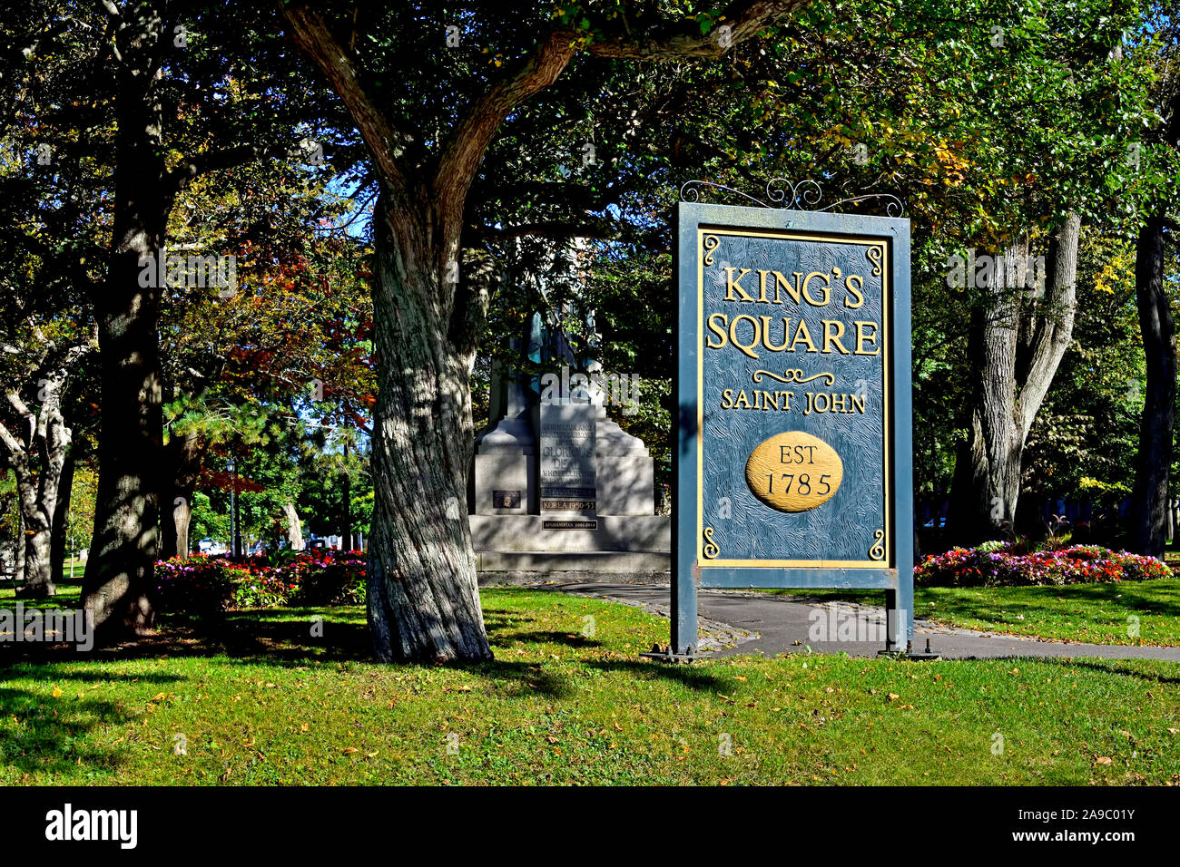 Un paysage de l'dit signe qu'ils entrent dans un espace vert connu sous le nom de King's Square dans la ville de Saint John au Nouveau-Brunswick. Banque D'Images