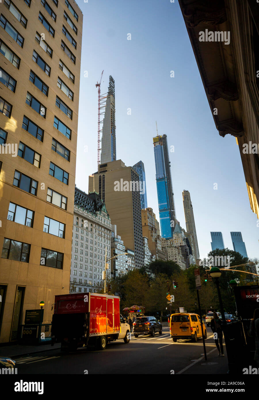La ligne du milliardaire, une collection de super-tall résidences pour l'uber-riches principalement sur West 57th Street le mercredi, Novembre 6, 2019. En construction la tour Steinway est sur la gauche. (© Richard B. Levine) Banque D'Images