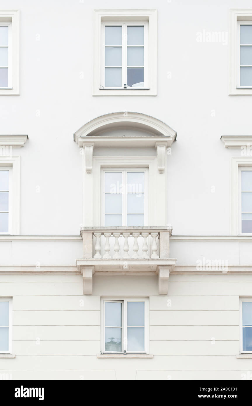 Façade d'un bâtiment du 19ème siècle à Varsovie Banque D'Images