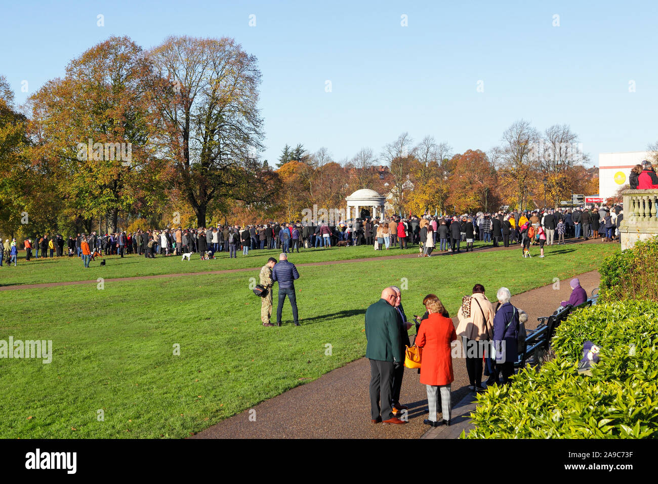 Commémorations du jour à Shrewsbury en ce beau dimanche matin de novembre. Banque D'Images