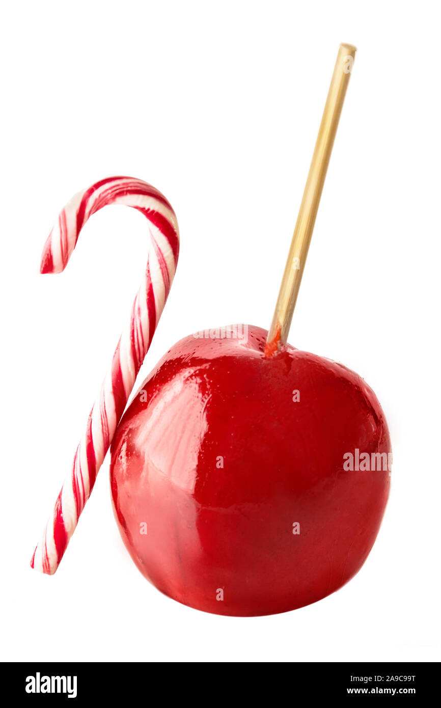 Pomme confite et canne de Noël isolés contre fond blanc Banque D'Images