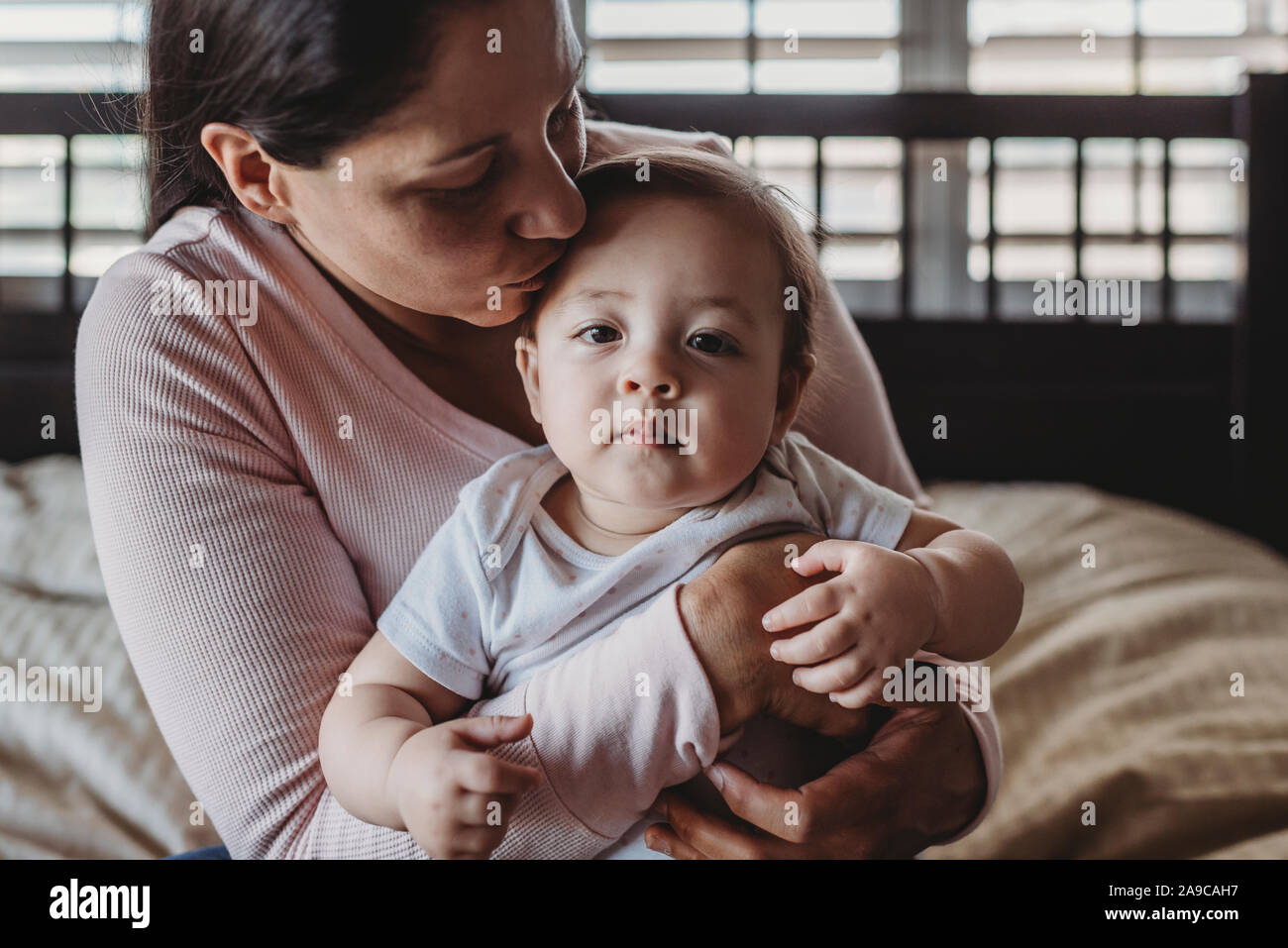 Fille Aux Yeux Bruns Banque D Image Et Photos Alamy