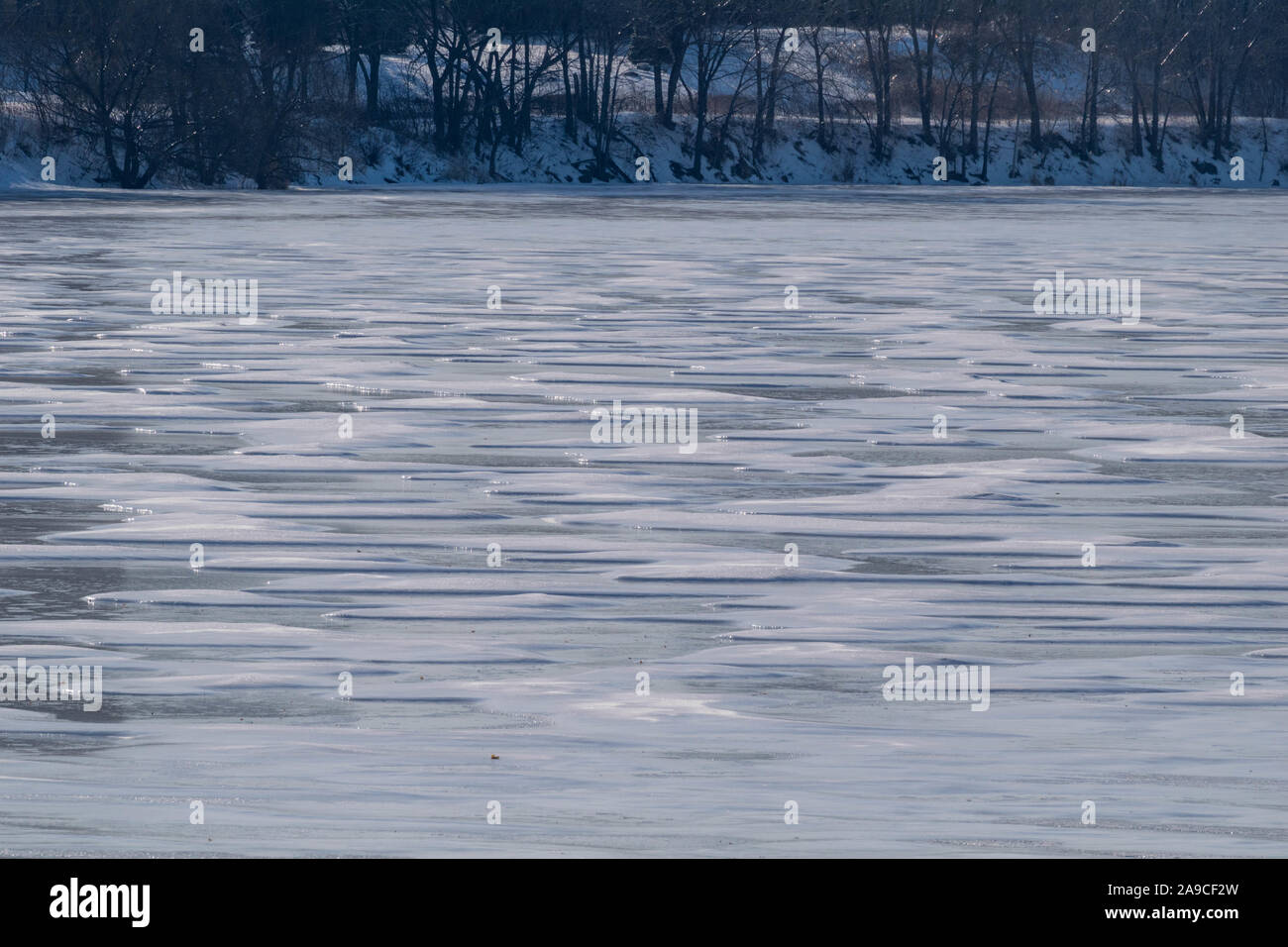 La texture de la glace en hiver sur une rivière Banque D'Images