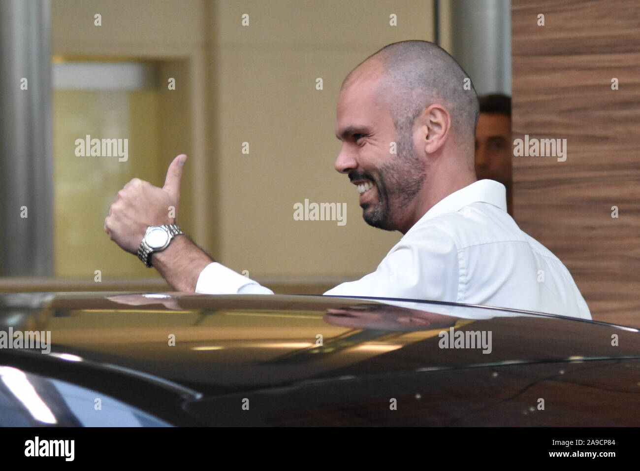 SÃO PAULO, SP - 14.11.2019 : PREFEITO BRUNO COVAS ALTA TEM - Bruno Covas, (PSDB) Maire de São Paulo, est libéré de l'hôpital libanais syrien en fin d'après-midi du jeudi (14). Le maire a été hospitalisé depuis le 23 octobre, quand il est arrivé à l'hôpital avec l'érysipèle, qui a évolué à la thrombose, pendant les tests pour localiser les caillots sanguins, les médecins cancer détecté dans le cardia, région située entre l'oesophage et l'estomac, avec des métastases dans le foie. (Photo : Roberto Casimiro/Fotoarena) Banque D'Images