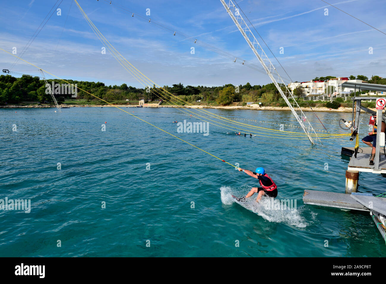 Cable wakeboarding Banque de photographies et d'images à haute résolution -  Alamy