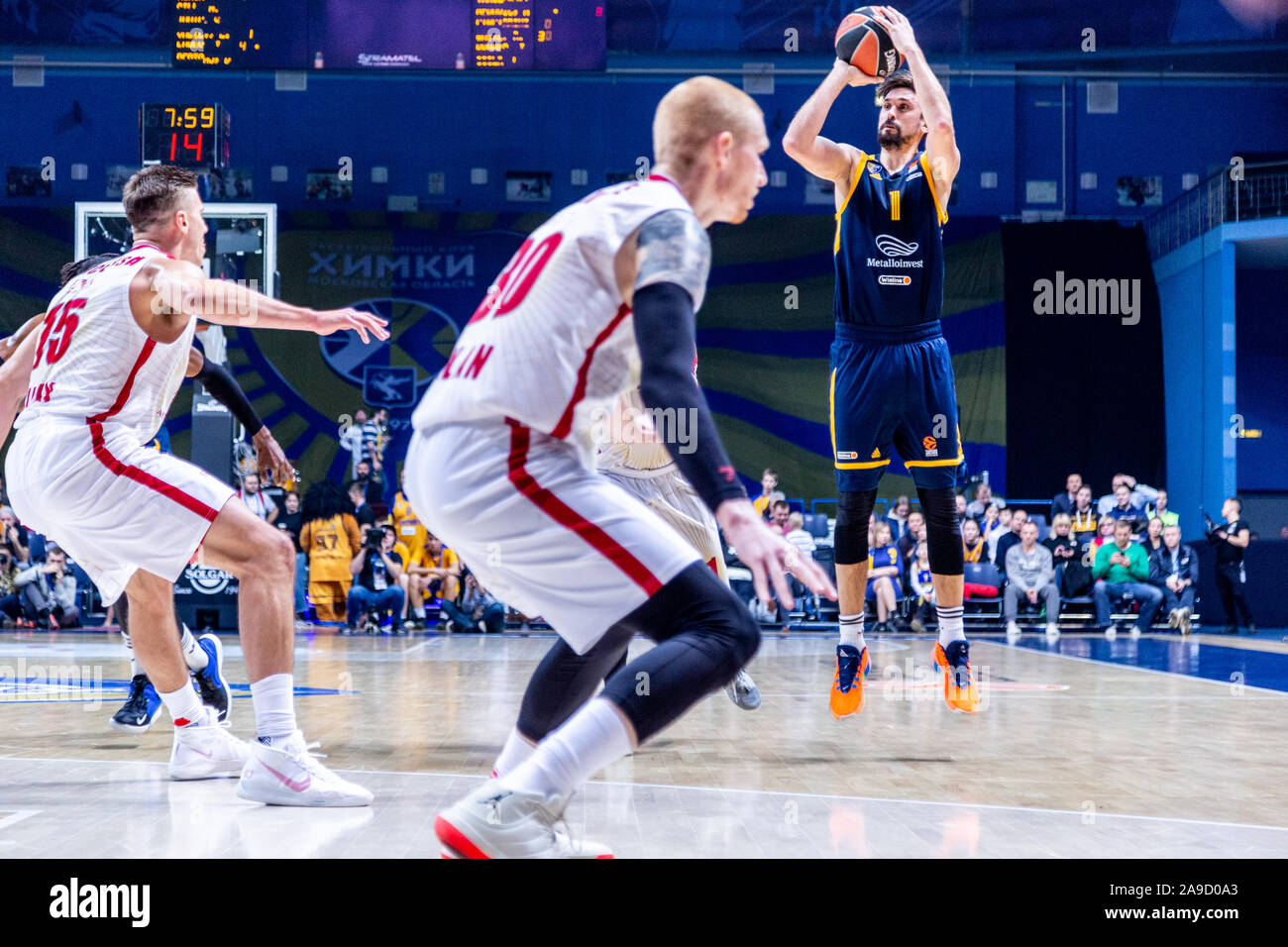 # 1 Alexey Shved de Khimki Moscow vu en action contre AX Armani Exchange Milan pendant la série 8 correspond à la Turkish Airlines Euroleague.(score final ; Khimki Moscow a gagné 87:79 AX Armani Exchange Milan) Banque D'Images