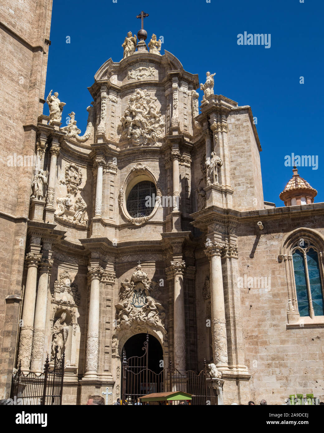 La façade de la cathédrale de Valence, également connu sous le nom de la basilique-cathédrale de l'Assomption de Notre-Dame de Valence, dans la ville de Valence Banque D'Images