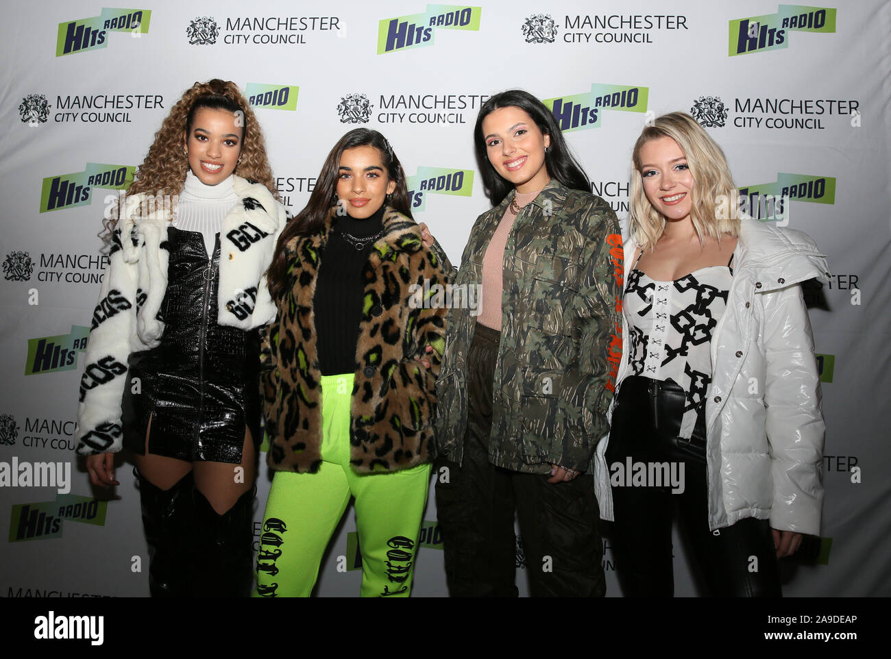 Manchester, UK. 14 novembre, 2019. Les lumières de Noël sur l'interrupteur a lieu avec le groupe de fille de divertissement de quatre diamants. Les Jardins de la cathédrale, de Deansgate, Manchester, Lancashire, Royaume-Uni. Crédit : Barbara Cook/Alamy Live News Banque D'Images