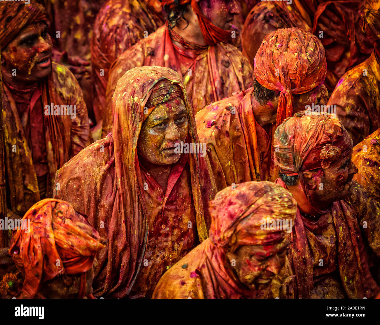 Portrait Samaj, les gens célébrant Holi avec de l'eau et des couleurs, Mathura, Uttarpradesh, Inde Banque D'Images