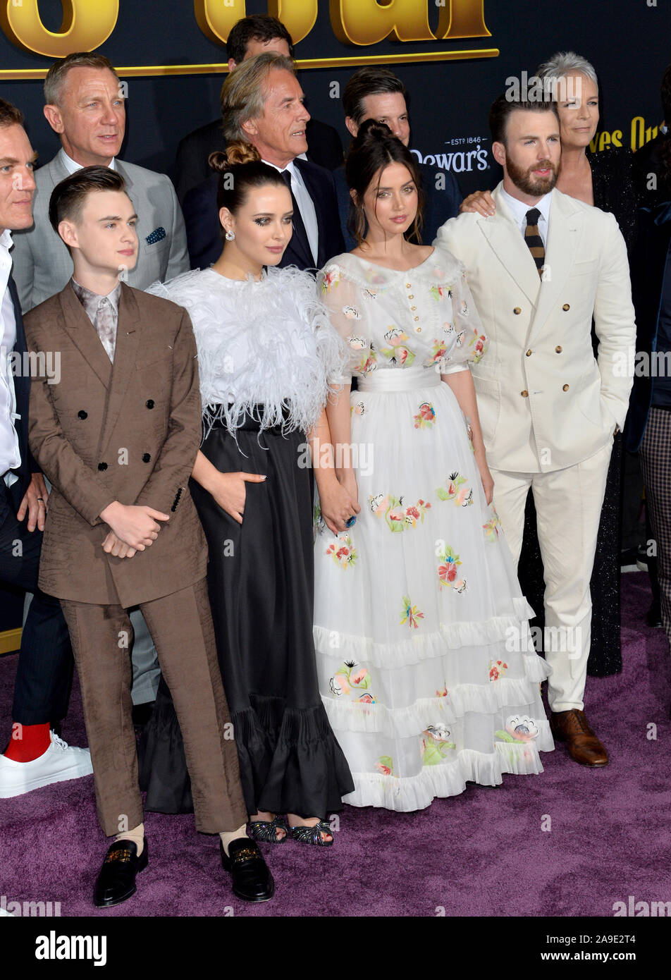 Los Angeles, USA. 14Th Nov, 2019. Michael Shannon, Jaeden Martell, Daniel Craig, Katherine Langford, Don Johnson, Ana de Armas, Chris Evans & Jamie Lee Curtis à la première de 'Knives out' au Regency Village Theatre. Photo : Paul Smith/Featureflash Crédit : Paul Smith/Alamy Live News Banque D'Images