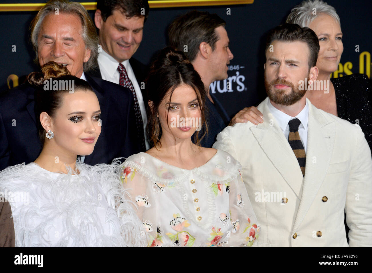 Los Angeles, USA. 14Th Nov, 2019. Don Johnson, Katherine Langford, Ana de Armas, Chris Evans & Jamie Lee Curtis à la première de 'Knives out' au Regency Village Theatre. Photo : Paul Smith/Featureflash Crédit : Paul Smith/Alamy Live News Banque D'Images
