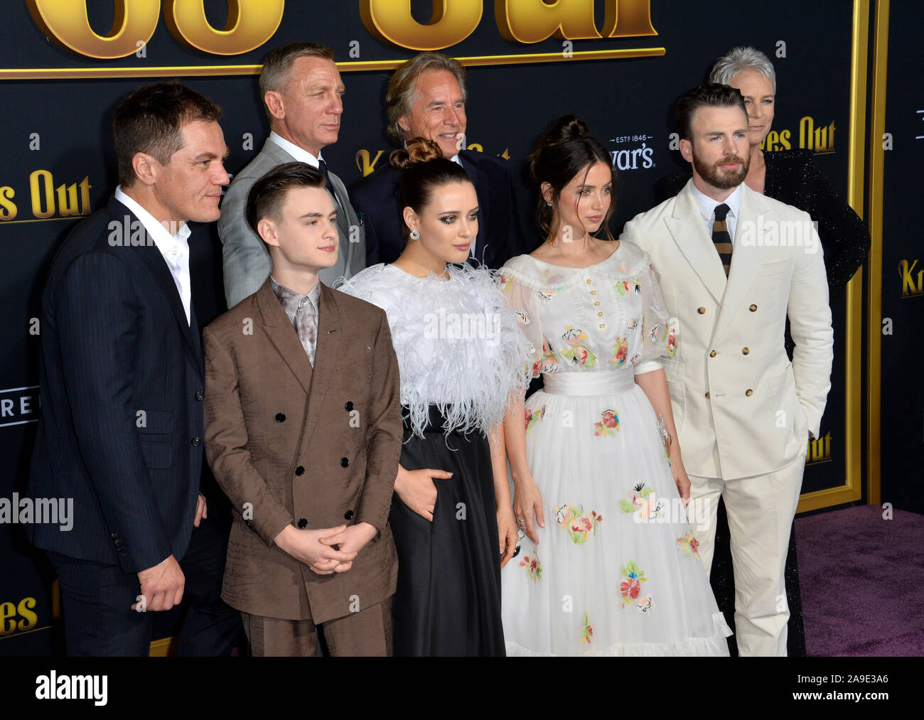 Los Angeles, USA. 14Th Nov, 2019. Michael Shannon, Jaeden Martell, Katherine Langford, Daniel Craig, Ana de Armas, Don Johnson, Chris Evans & Jamie Lee Curtis à la première de 'Knives out' au Regency Village Theatre. Photo : Paul Smith/Featureflash Crédit : Paul Smith/Alamy Live News Banque D'Images