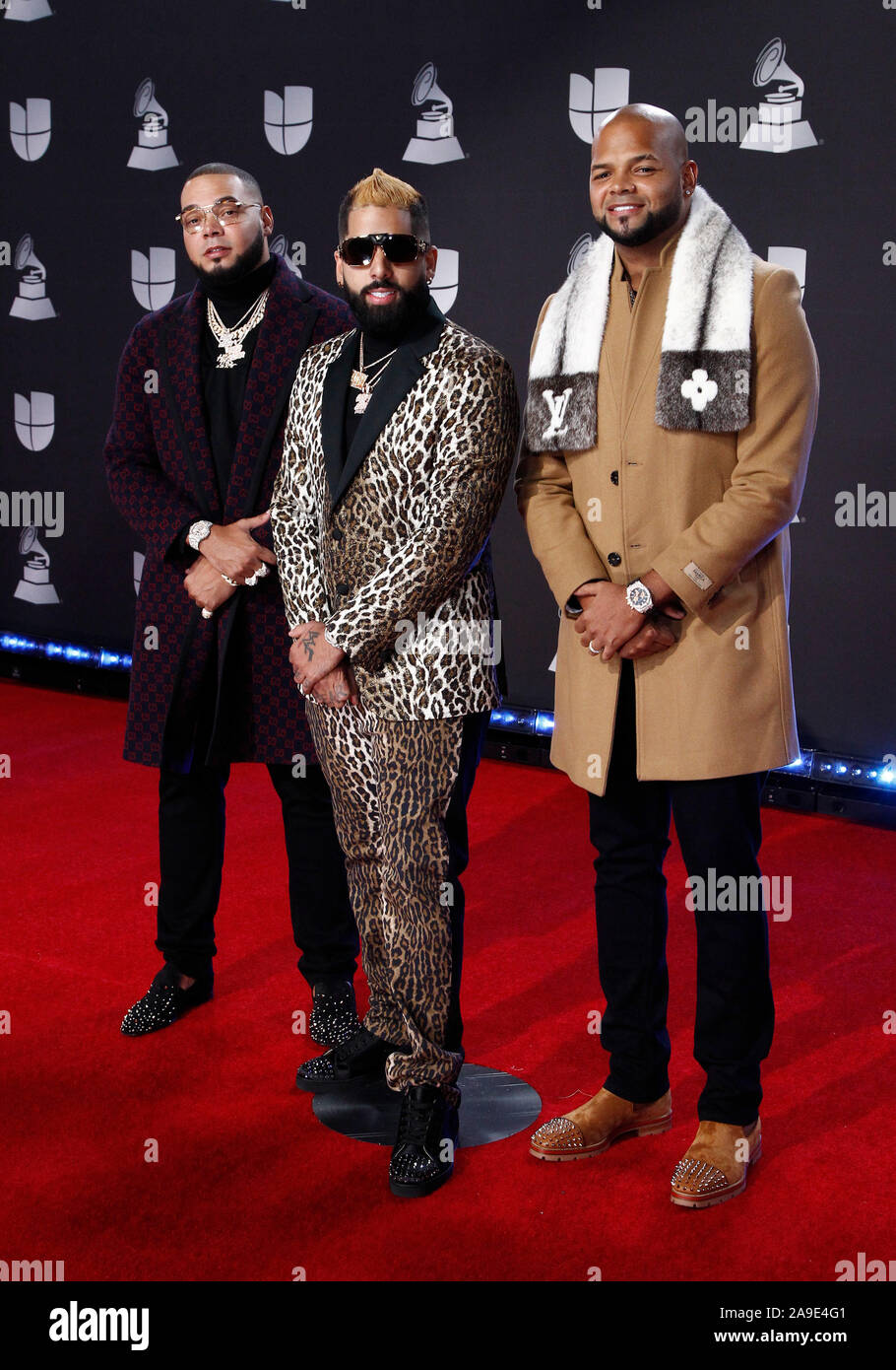 Las Vegas, États-Unis. 14Th Nov, 2019. DJ Luian (centre) et Mambo Kingz arrivent pour la 20e édition du Latin Grammy Awards au MGM Garden Arena de Las Vegas, Nevada le Jeudi, Novembre 14, 2019. Photo de James Atoa/UPI UPI : Crédit/Alamy Live News Banque D'Images