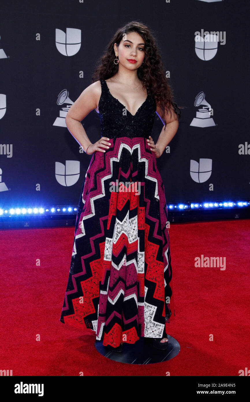 Las Vegas, États-Unis. 14Th Nov, 2019. Singer Alessia Cara arrive pour la 20e édition du Latin Grammy Awards au MGM Garden Arena de Las Vegas, Nevada le Jeudi, Novembre 14, 2019. Photo de James Atoa/UPI UPI : Crédit/Alamy Live News Banque D'Images