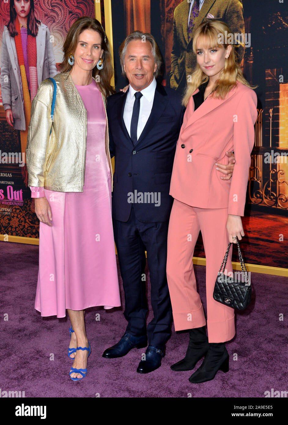Los Angeles, USA. 14Th Nov, 2019. Don Johnson, Kelley Phleger & Grace Johnson à la première de 'Knives out' au Regency Village Theatre. Photo Credit : Paul Smith/Alamy Live News Banque D'Images