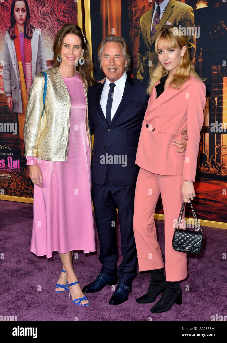 Los Angeles, USA. 14Th Nov, 2019. Don Johnson, Kelley Phleger & Grace Johnson à la première de 'Knives out' au Regency Village Theatre. Photo Credit : Paul Smith/Alamy Live News Banque D'Images