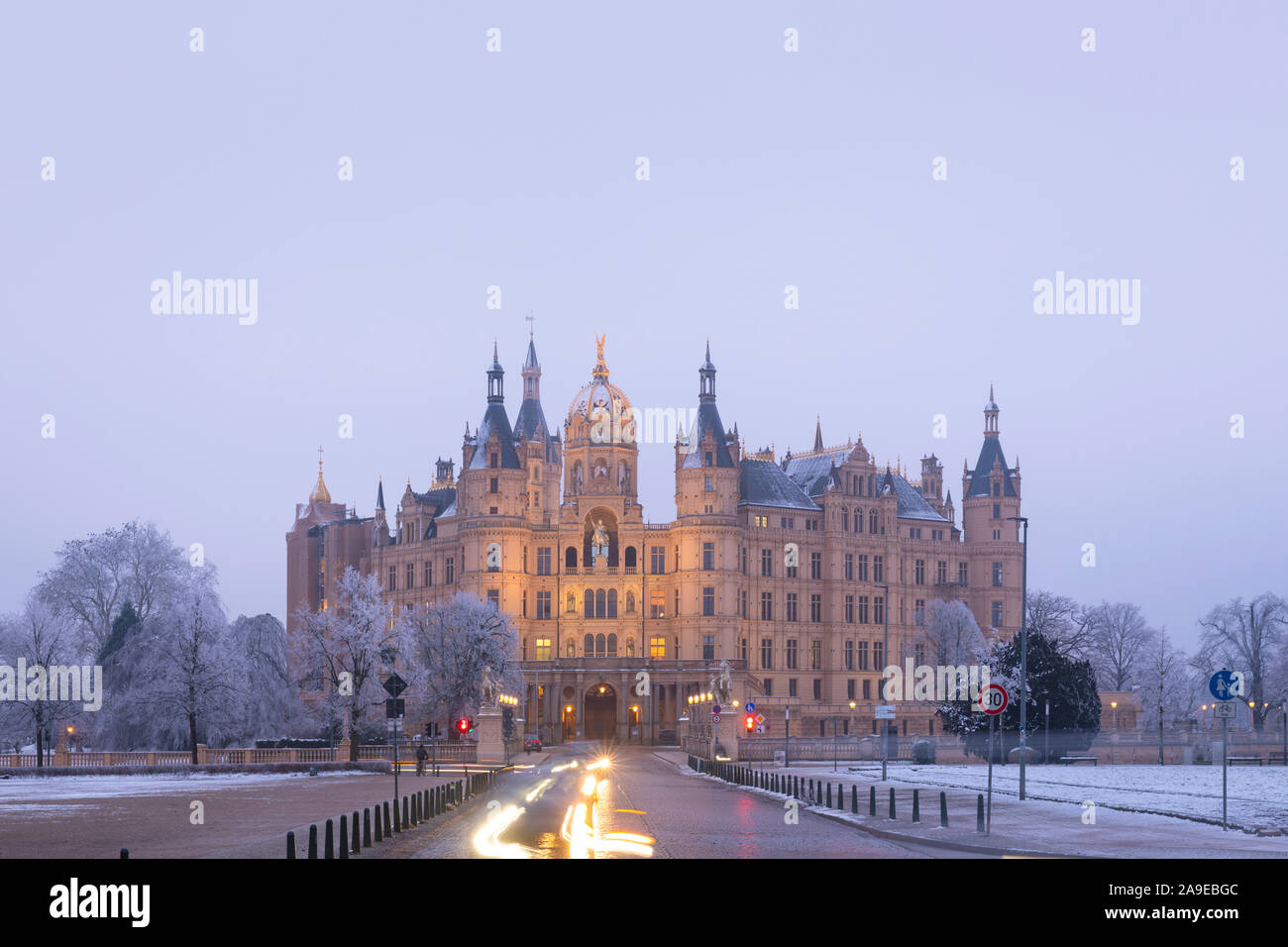 L'Allemagne, 1, Schwerin, château, de front, le matin, l'hiver Banque D'Images