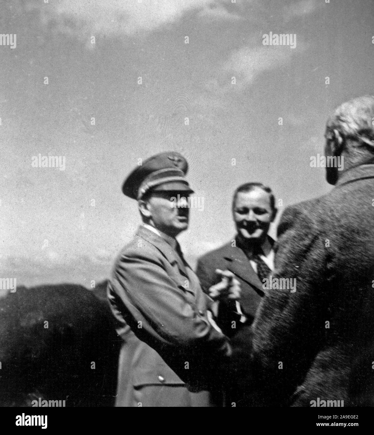Eva Braun Collection (album 3) - Adolf Hitler parle aux hommes ca. fin des années 1930 ou au début des années 1940 Banque D'Images