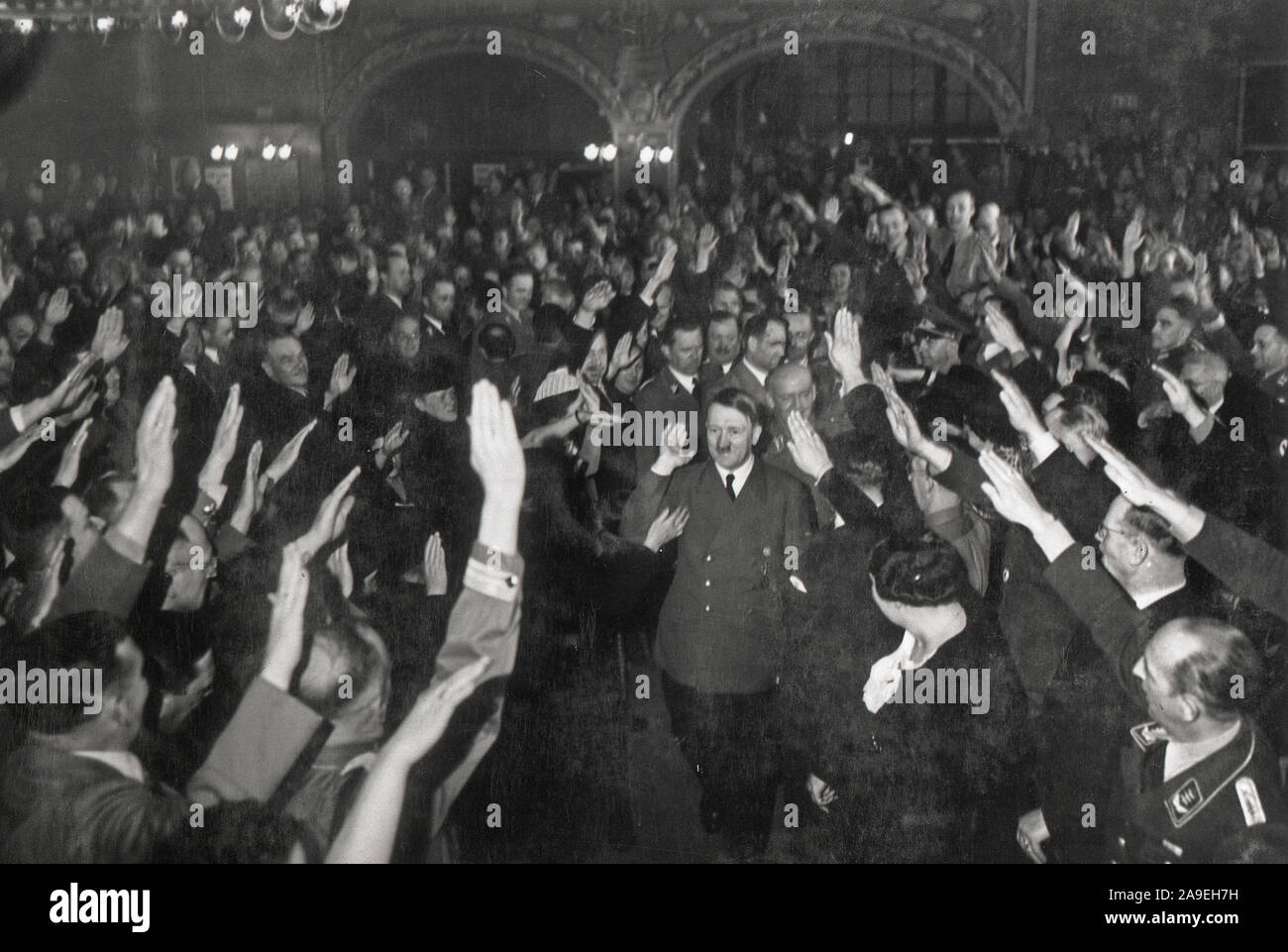 Eva Braun Collection (devet) - Adolf Hitler à la fête célébrant la fondation du parti Nazi ca. Février 1941 Banque D'Images