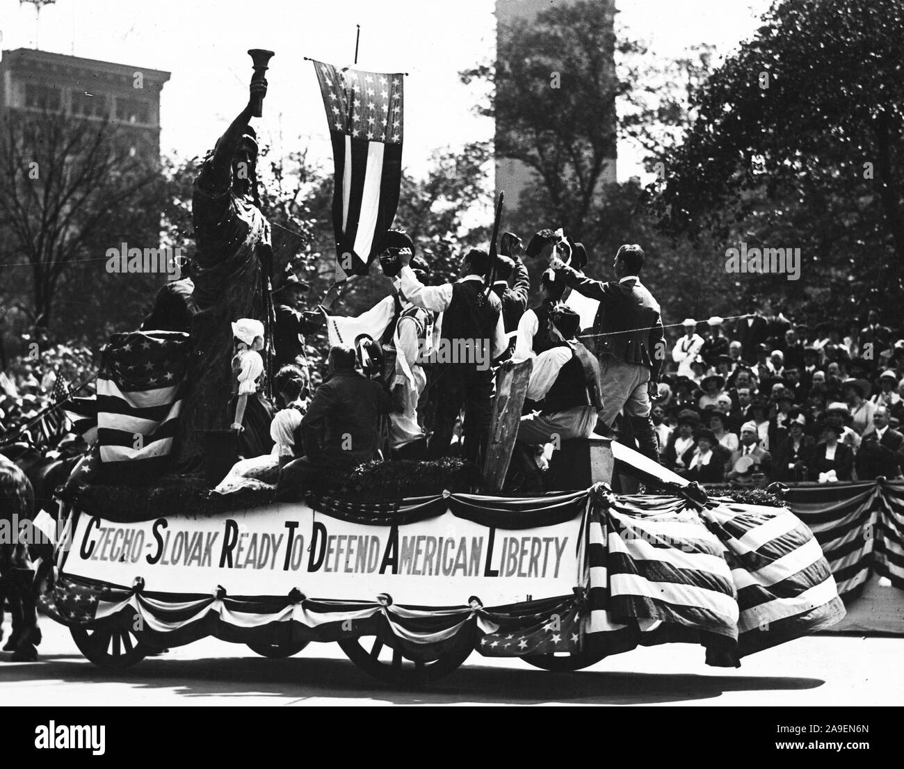 Cérémonies - Le jour de l'indépendance, 1918 - Indépendance Day Parade, New York City. Flotteur tchécoslovaque Banque D'Images