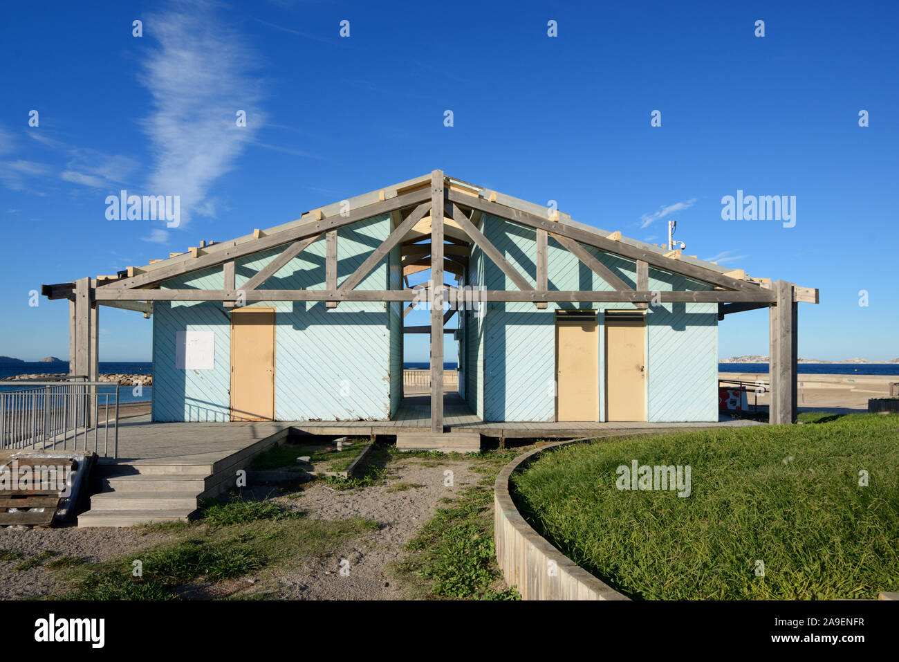 Châssis bois Cabane de plage sur la plage du Prado Marseille Provence France Banque D'Images