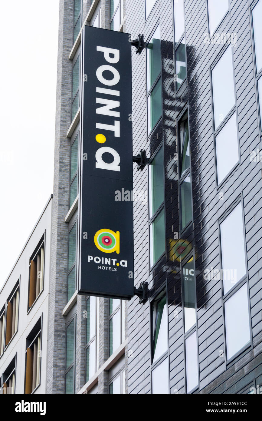 Pointez La Signalisation d'un hôtel dans la City de Londres, Royaume-Uni Banque D'Images