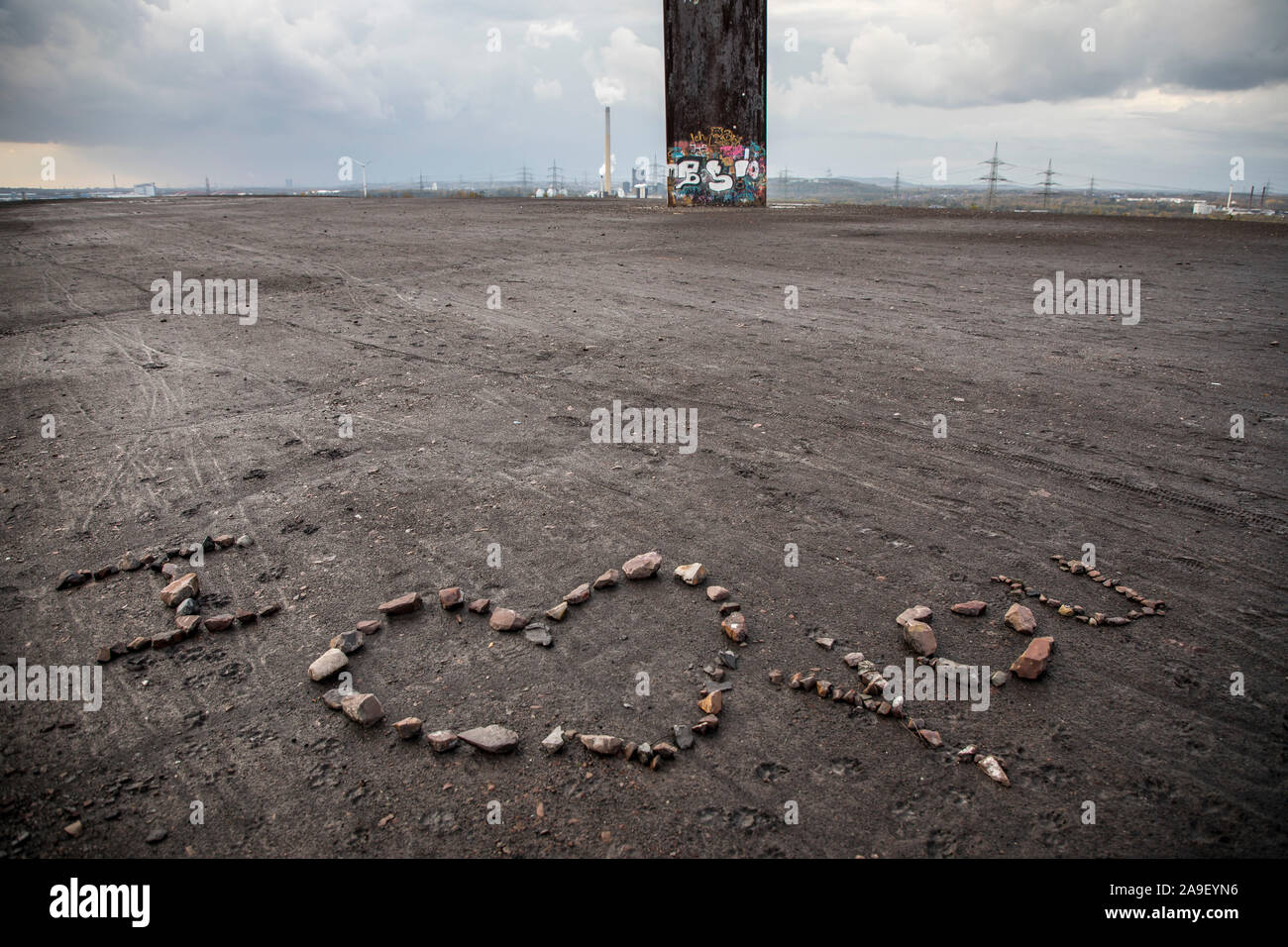 Sculpture de Richard Serra, Bramme pour la Ruhr sur le dump Schurenbach, je t'aime, écrit avec des pierres, Banque D'Images