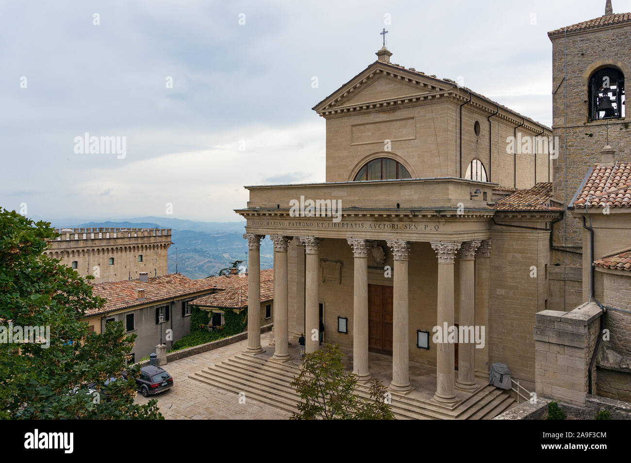 Saint-marin, Saint-Marin - 29 septembre 2013 : Basilica di San Marino l'extérieur. Église catholique de San Marino Banque D'Images