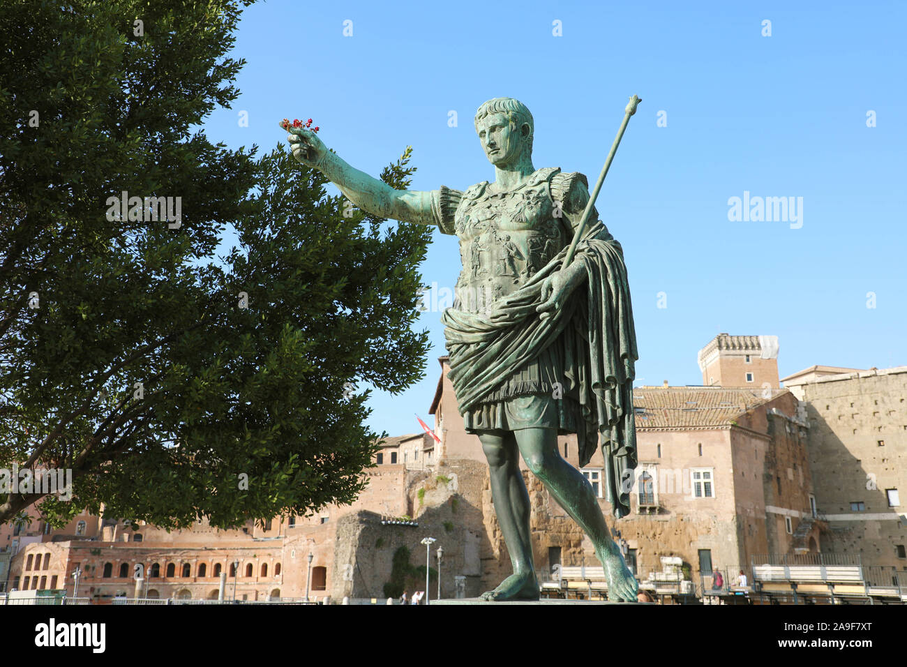 Statue en bronze d'Auguste, le premier empereur de Rome sur la Via dei Fori Imperiali Avenue, Rome, Italie. Banque D'Images