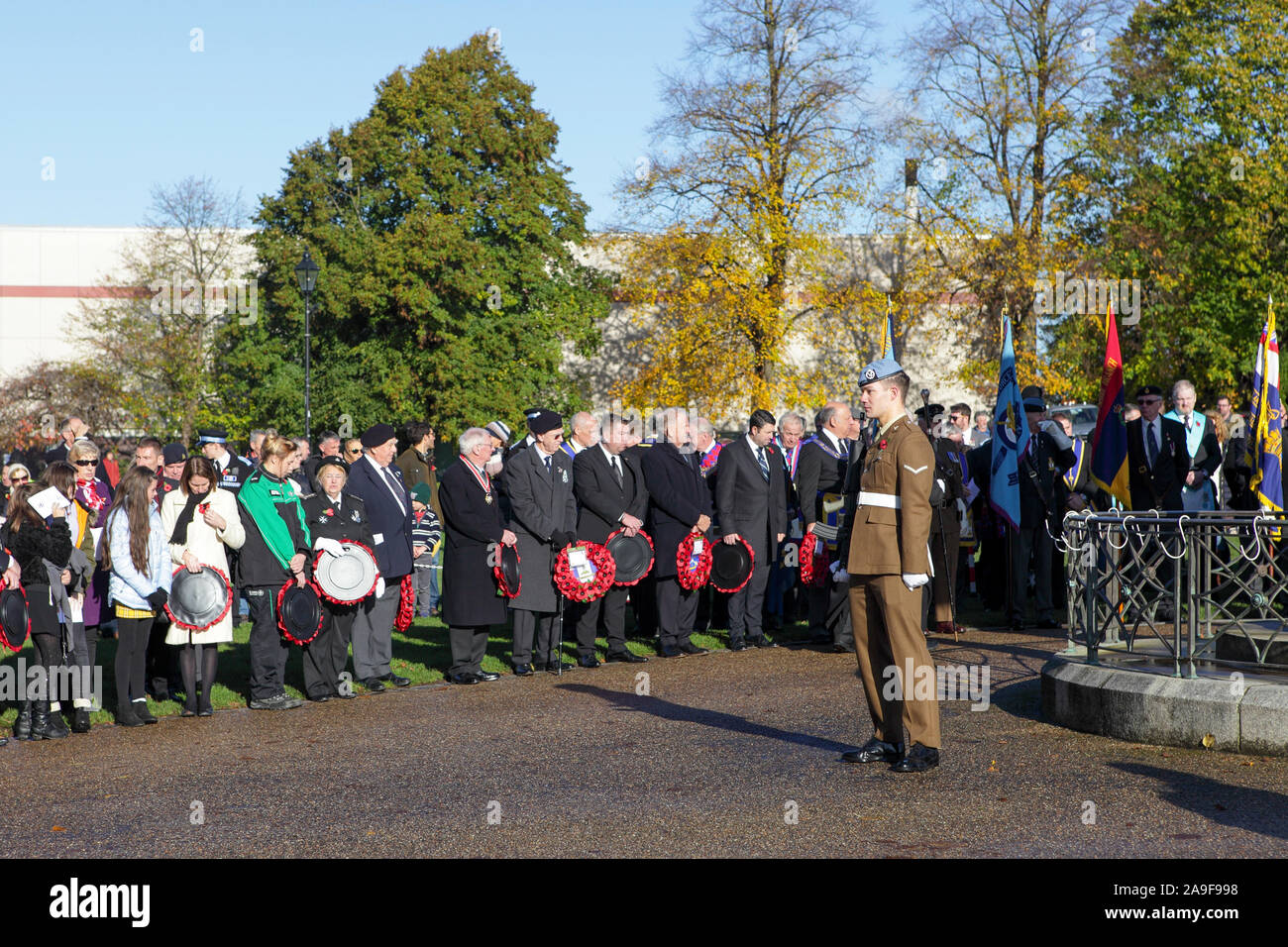 Commémorations du jour à Shrewsbury en ce beau dimanche matin de novembre. Garde d'honneur vue ici. Banque D'Images