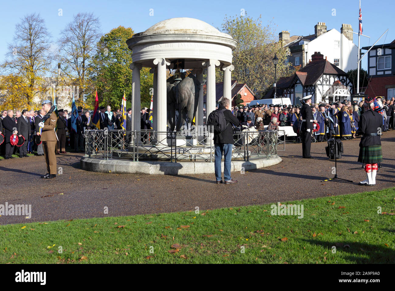 Commémorations du jour à Shrewsbury en ce beau dimanche matin de novembre. Banque D'Images